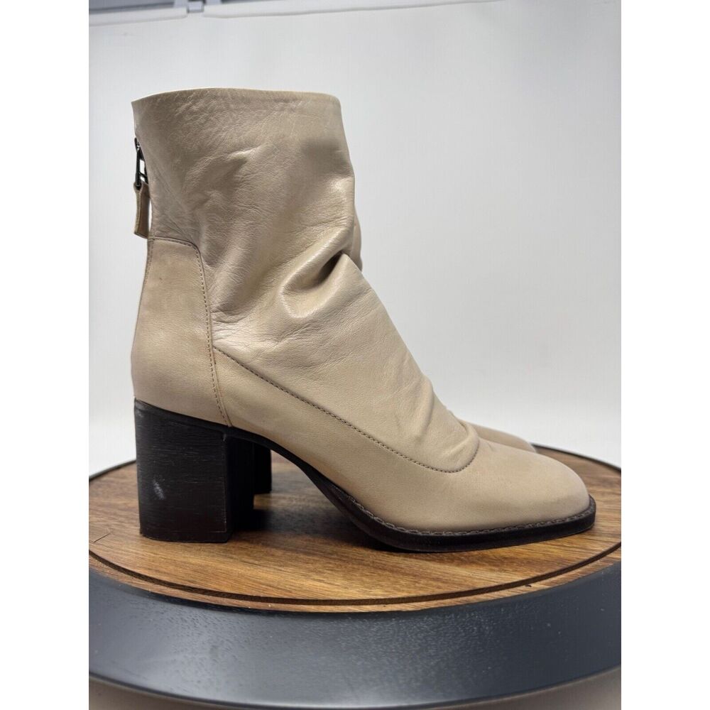 Chelsea & Violet Fredm Women's Beige Leather Block Heel Slouch Boots Size 7.5